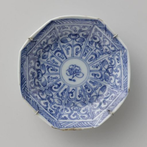 Octagonal saucer with flower scrolls in panel decoration