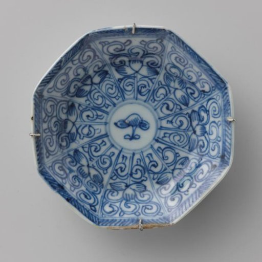 Octagonal saucer with flower scrolls in panel decoration
