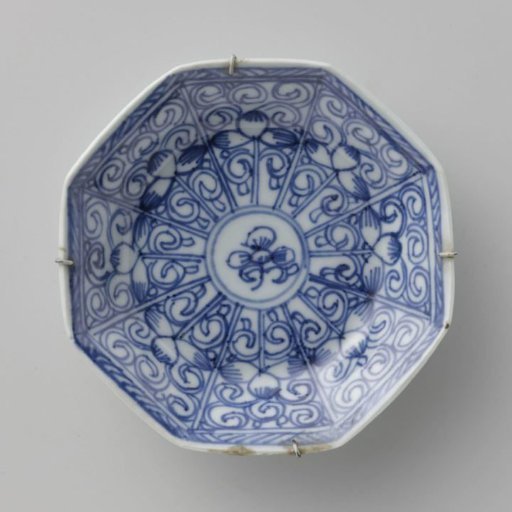 Octagonal saucer with flower scrolls in panel decoration