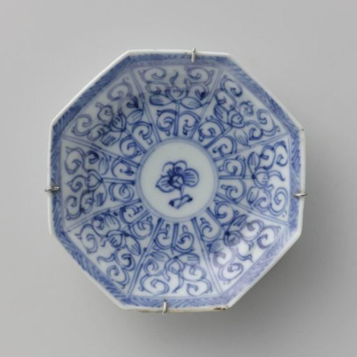 Octagonal saucer with flower scrolls in panel decoration