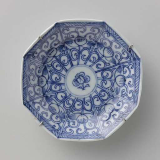 Octagonal saucer with flower scrolls in panel decoration