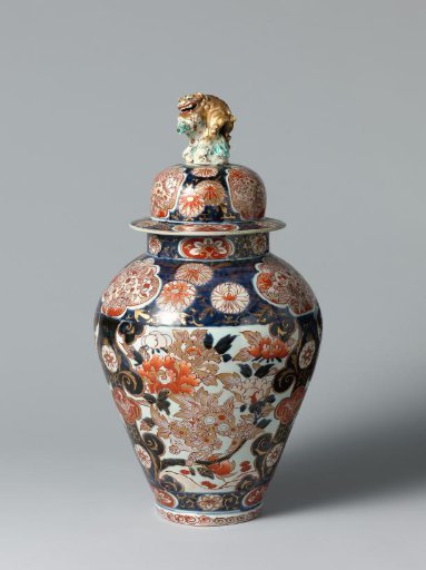 Covered jar with shishi, hoo-birds, flowering plants and floral scrolls