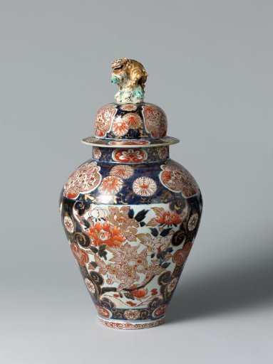 Covered jar with shishi, hoo-birds, flowering plants and floral scrolls