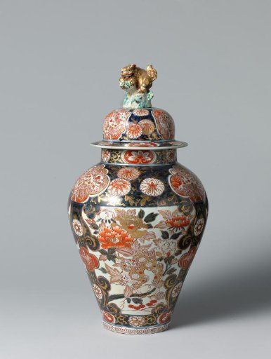 Covered jar with shishi, hoo-birds, flowering plants and floral scrolls