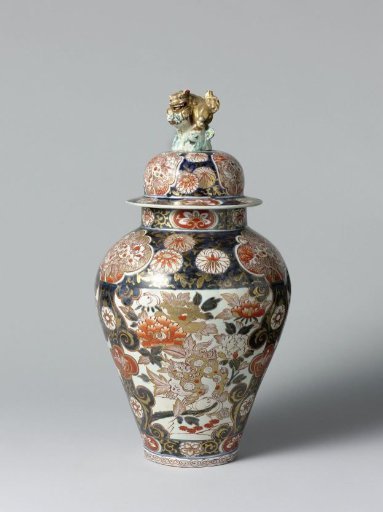 Covered jar with shishi, hoo-birds, flowering plants and floral scrolls