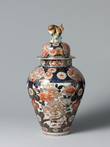 Covered jar with shishi, hoo-birds, flowering plants and floral scrolls