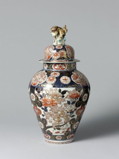 Covered jar with shishi, hoo-birds, flowering plants and floral scrolls
