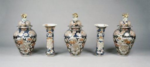 Covered jar with shishi, hoo-birds, flowering plants and floral scrolls