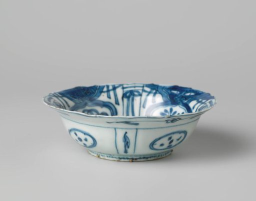 Klapmuts bowl with a bird on a rock near flowering plants