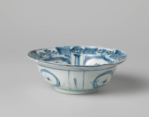 Klapmuts bowl with auspicious symbols, flower and fruit sprays