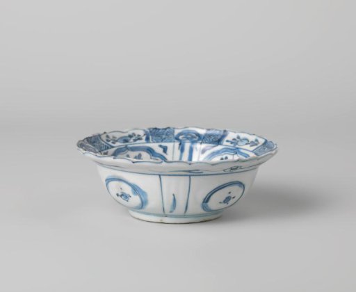 Klapmuts bowl with flowering plants