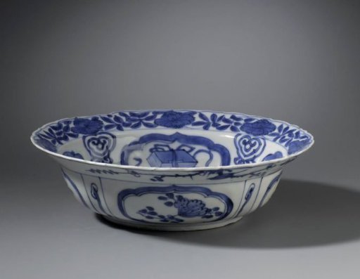Klapmuts bowl with birds on a rock, symbolic objects and flower sprays