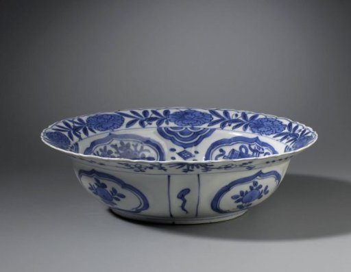 Klapmuts bowl with two deer in a landscape near a pine tree