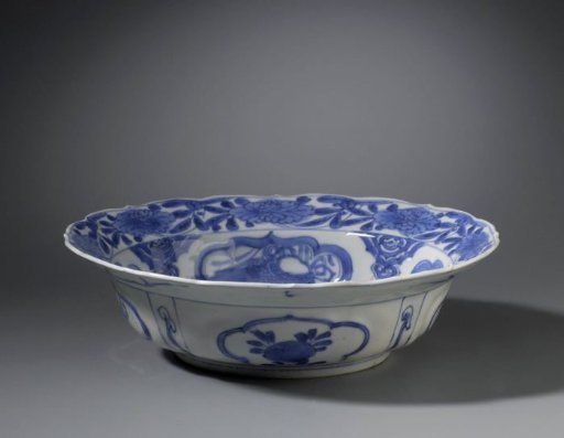 Klapmuts bowl with precious and symbolic objects and flower sprays