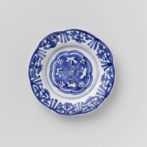 Saucer with stylised flowers and precious objects