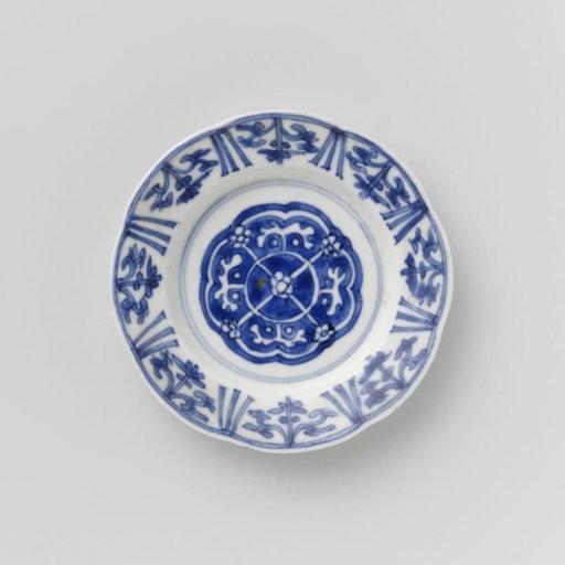 Saucer with stylised flowers and precious objects