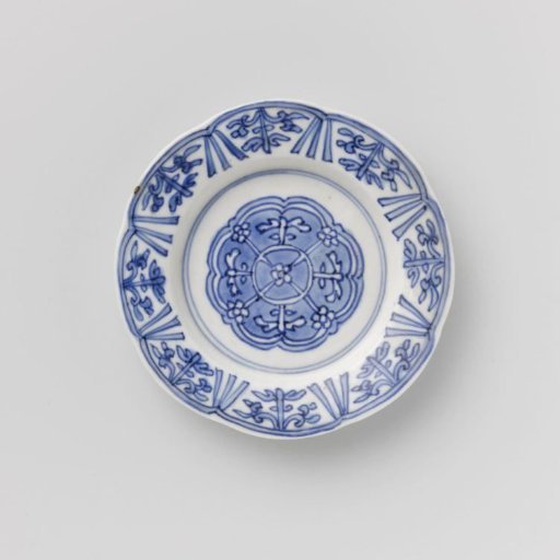 Saucer with stylised flowers and precious objects