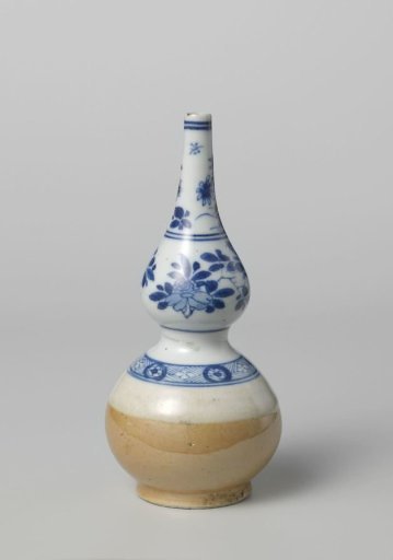 Double gourd-shaped bottle vase with light brown and flower sprays