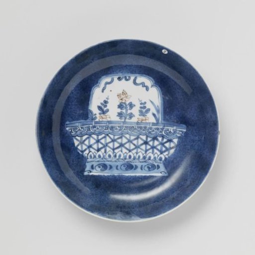 Saucer-dish with powder blue and flower basket