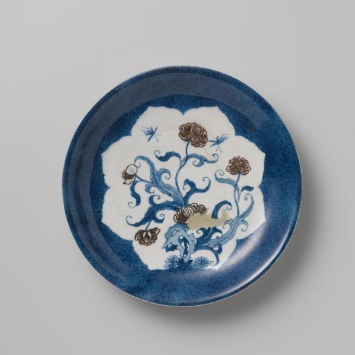 Saucer-dish with powder blue, light brown, rocks and flowering plants