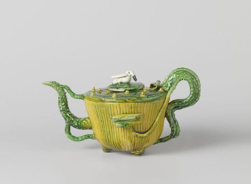 Water jug in the form of a lotus flower
