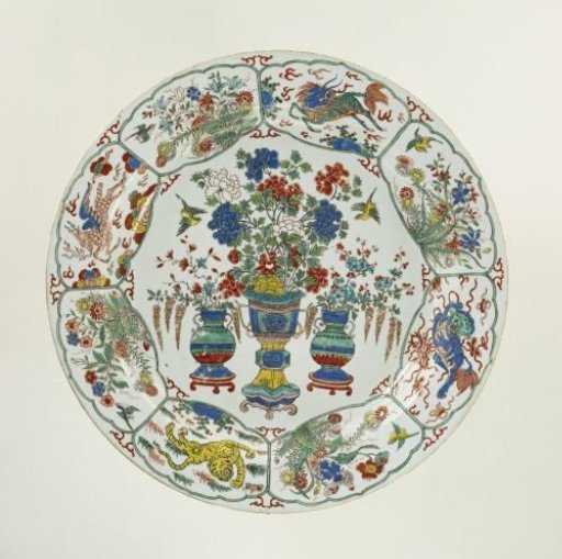 Dish with three flower vases, flowering plants and four (mythological) animals