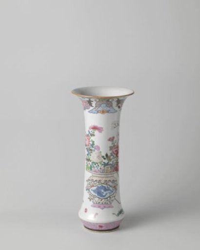 Trumpet-shaped beakervase with flower baskets and auspicious symbols