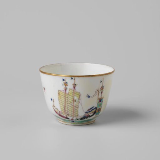 Cup with a Chinese junk and the arms of Amsterdam