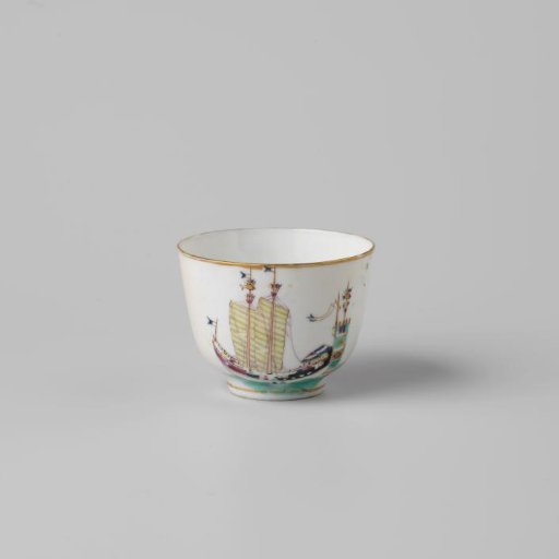 Cup with a Chinese junk and the arms of Amsterdam