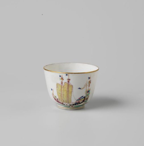 Cup with a Chinese junk and the arms of Amsterdam