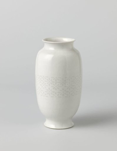 Ovoid vase with translucent star motif, ruyi-heads and ornamental borders