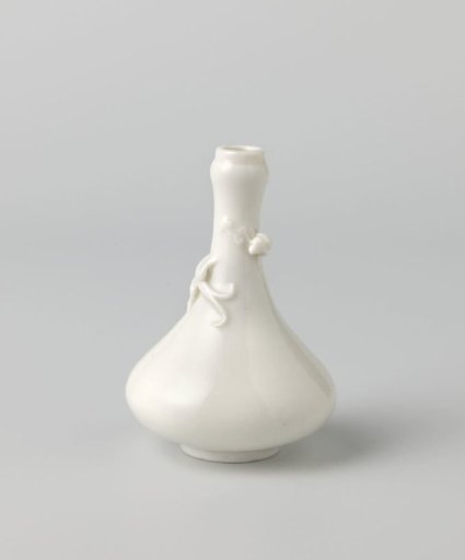 Pear-shaped vase with chilong dragon and stand
