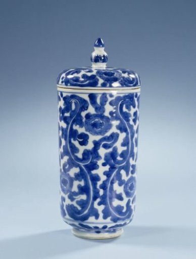 Covered cylindrical beaker with leaf-motif