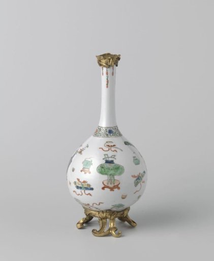 Bottle vase with antiquities, precious object and auspicious objects