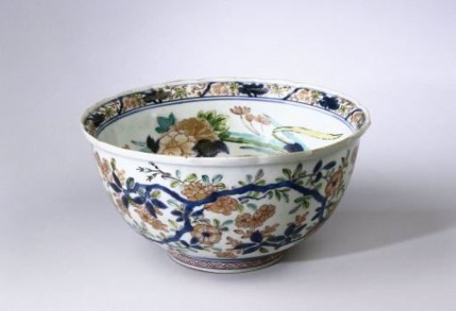 Bowl with flower groups and a continuous flower scroll