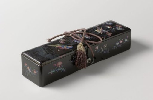 Box of Japanese lacquer decorated with flowers and birds