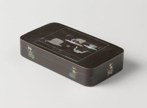 Box, rectangular with rounded corners, with a rebus on the lid