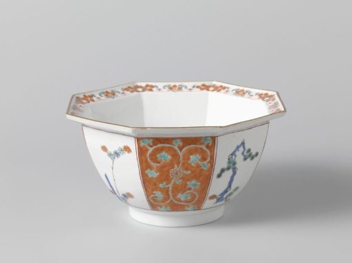 Octagonal bowl with the 'three friends', floral scrolls and hôô