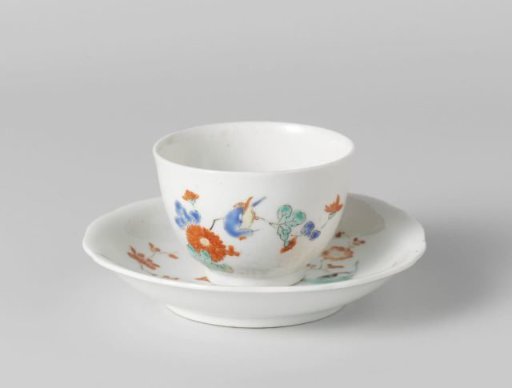 Cup with chrysanthemum and birds