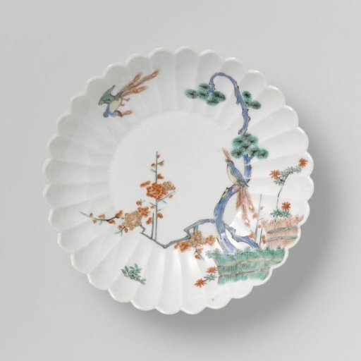 Saucer-dish with the 'three friends' near brushwood fences and two hoo-birds