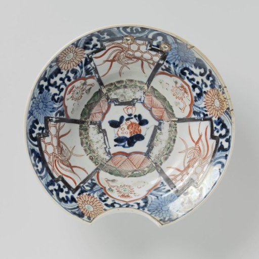 Shaving bowl with floral scrolls and hoo-birds and flower sprays in panels