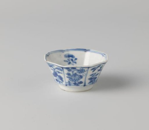 Octagonal cup with panel decoration with flower sprays