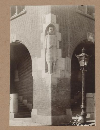 Sculpture of Jan Pietersz. Coen at the entrance at the Damrak of the Beurs van Berlage in Amsterdam