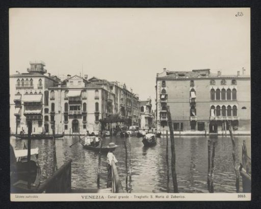 Ferries to the Chiesa di Santa Maria del Giglio in Venice