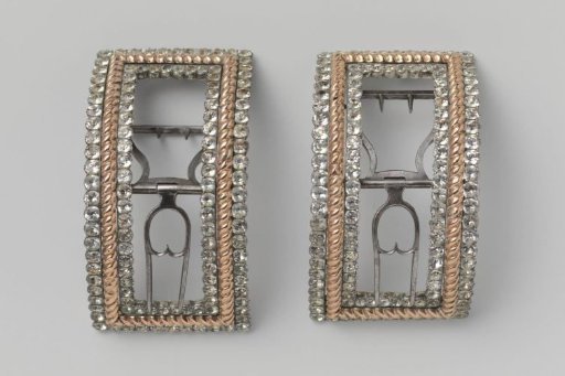 Shoe buckle of strass with a border of gilded copper