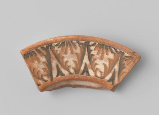 Fragment of a plate with a red-firing sherd, with white glaze on the front and back, featuring triangles on the front in sgraffito technique with black glaze