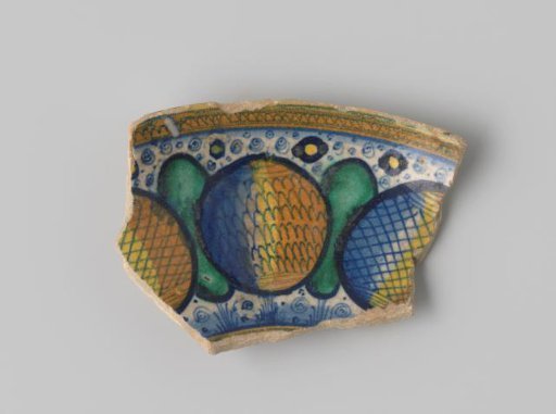 Fragment of a plate with a white-fired sherd, glazed in white, with circles and stripes painted in blue, yellow, orange and green on the front and, to a lesser extent, on the back