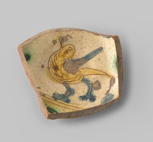 Fragment (foot) with red sherd, on the inside in sgraffito technique a bird in ochre and blue on a branch, on a beige ground