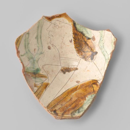 Fragment (foot) of a large dish with red sherd, in sgraffito technique a man's bust turned to the left with ochre-coloured hair, jacket and check pattern at the neck, and green hat and sleeves; green trees to his left and right, horizontal lines on either side of the shoulders