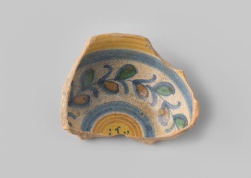 Fragment with reddish sherd, on the upper side provided with a floral border and stripes in blue, yellow and green on a white background